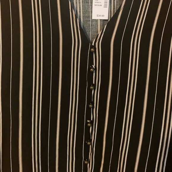 NEW! Maurices Top - Picture 5 of 11